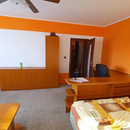 Wolf Apartman Pokojne Ubytovanie V Povazskej Bystrici Ticha Lokalita S Parkovanim Vsade Blizko Vhodne Pre Pracovne Cesty Turistiku Aj Oddych Plne Vybavena Kuchyna Povazska Bystrica Exterior photo
