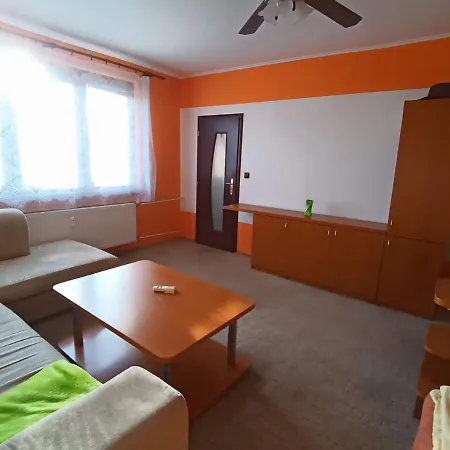 Wolf Apartman Pokojne Ubytovanie V Povazskej Bystrici Ticha Lokalita S Parkovanim Vsade Blizko Vhodne Pre Pracovne Cesty Turistiku Aj Oddych Plne Vybavena Kuchyna Povazska Bystrica Exterior photo