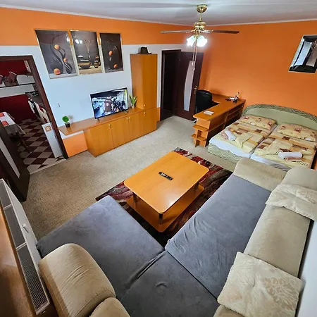 Wolf Apartman Pokojne Ubytovanie V Povazskej Bystrici Ticha Lokalita S Parkovanim Vsade Blizko Vhodne Pre Pracovne Cesty Turistiku Aj Oddych Plne Vybavena Kuchyna Povazska Bystrica Exterior photo