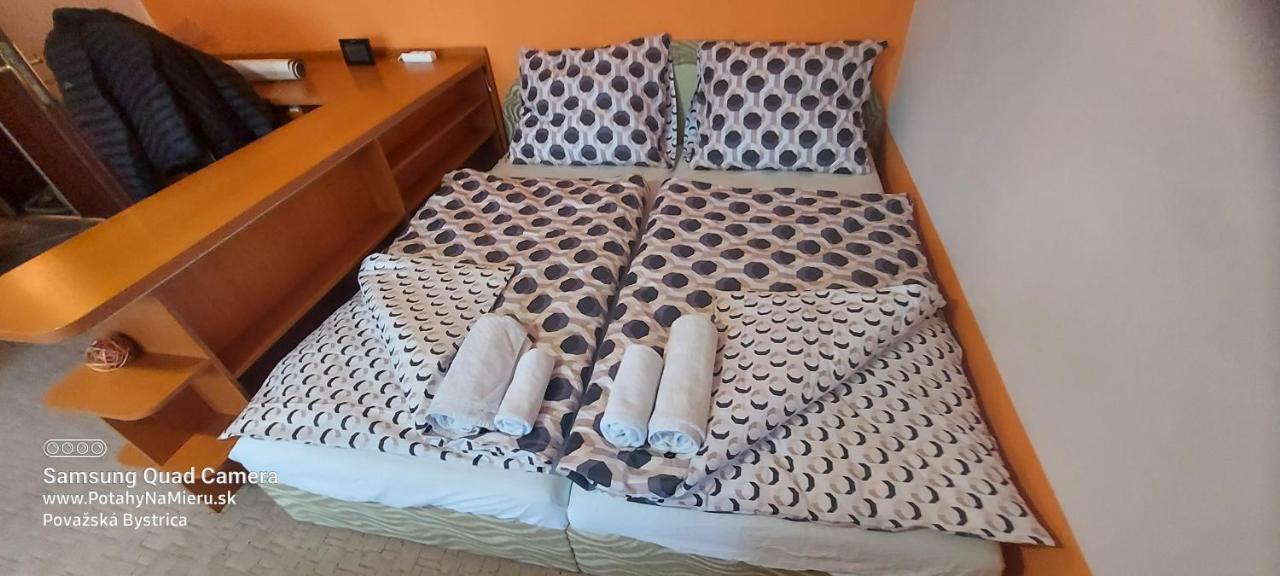 Wolf Pokojne V Povazskej Bystrici Ticha Lokalita S Parkovanim Vsade Blizko Vhodne Pre Pracovne Cesty Turistiku Aj Oddych Plne Vybavena Kuchyna Apartment
