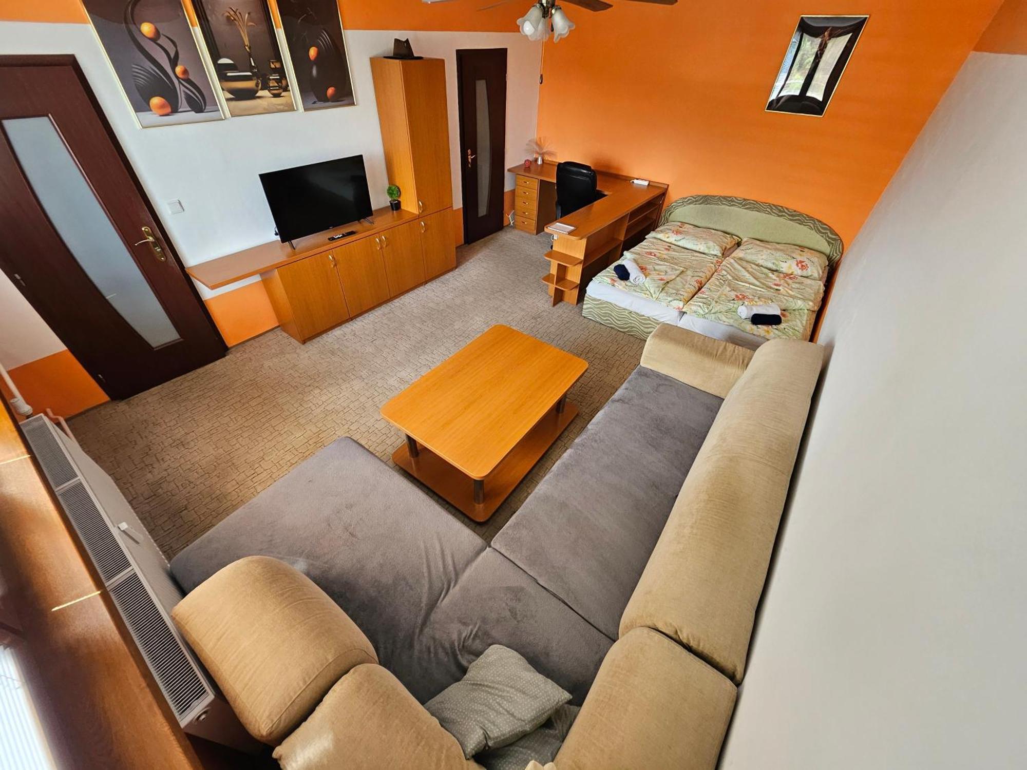 Wolf Pokojne V Povazskej Bystrici Ticha Lokalita S Parkovanim Vsade Blizko Vhodne Pre Pracovne Cesty Turistiku Aj Oddych Plne Vybavena Kuchyna Apartment Povazska Bystrica