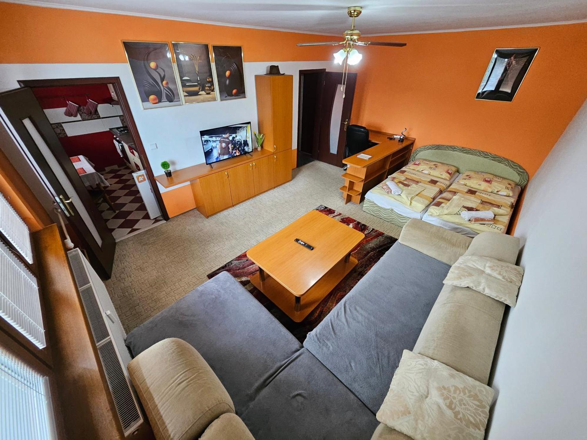 Apartment Wolf Pokojne V Povazskej Bystrici Ticha Lokalita S Parkovanim Vsade Blizko Vhodne Pre Pracovne Cesty Turistiku Aj Oddych Plne Vybavena Kuchyna *
